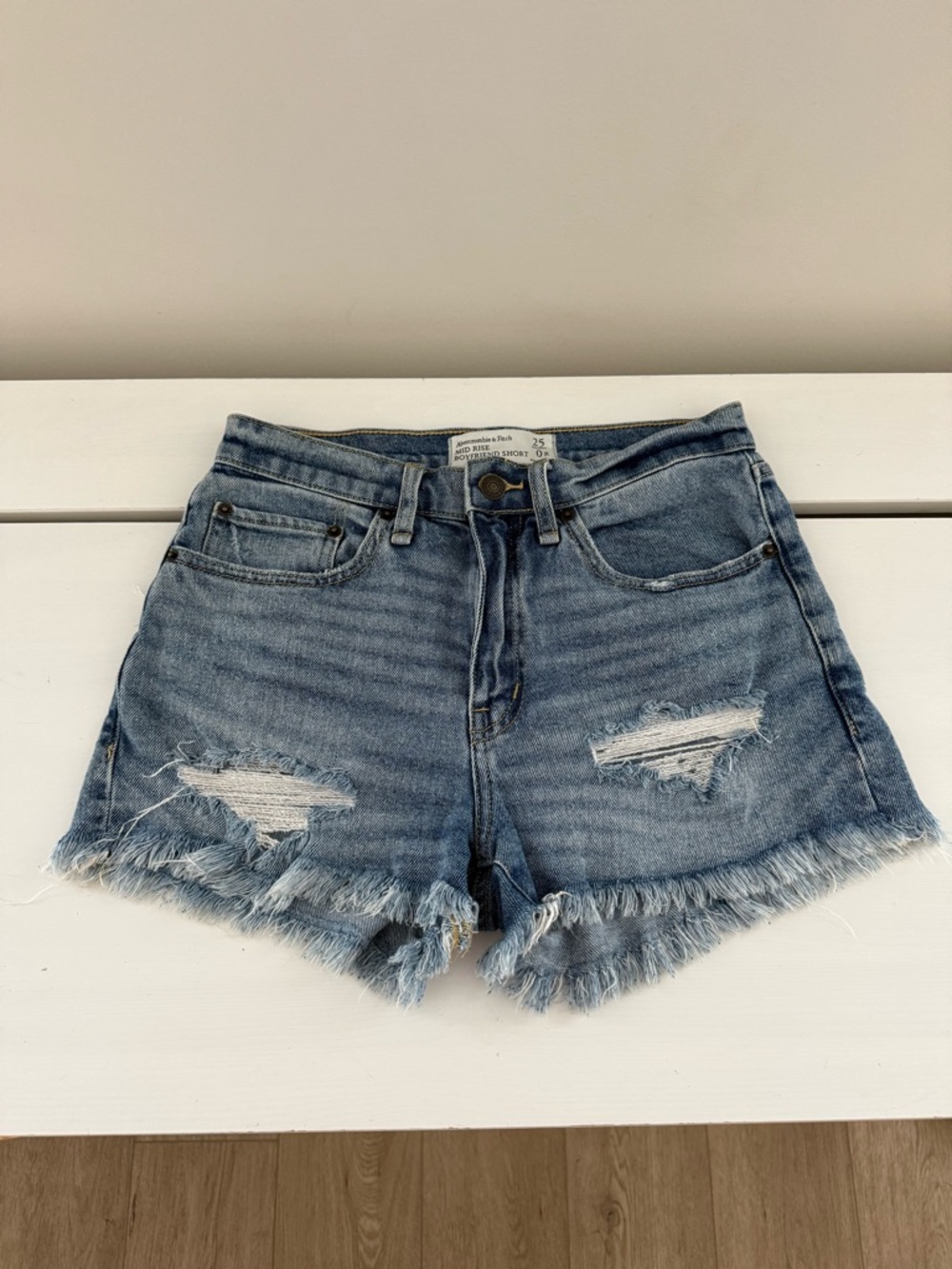 Abercrombie & Fitch Mid Rise Boyfriend Denim Shorts Distressed Size 25